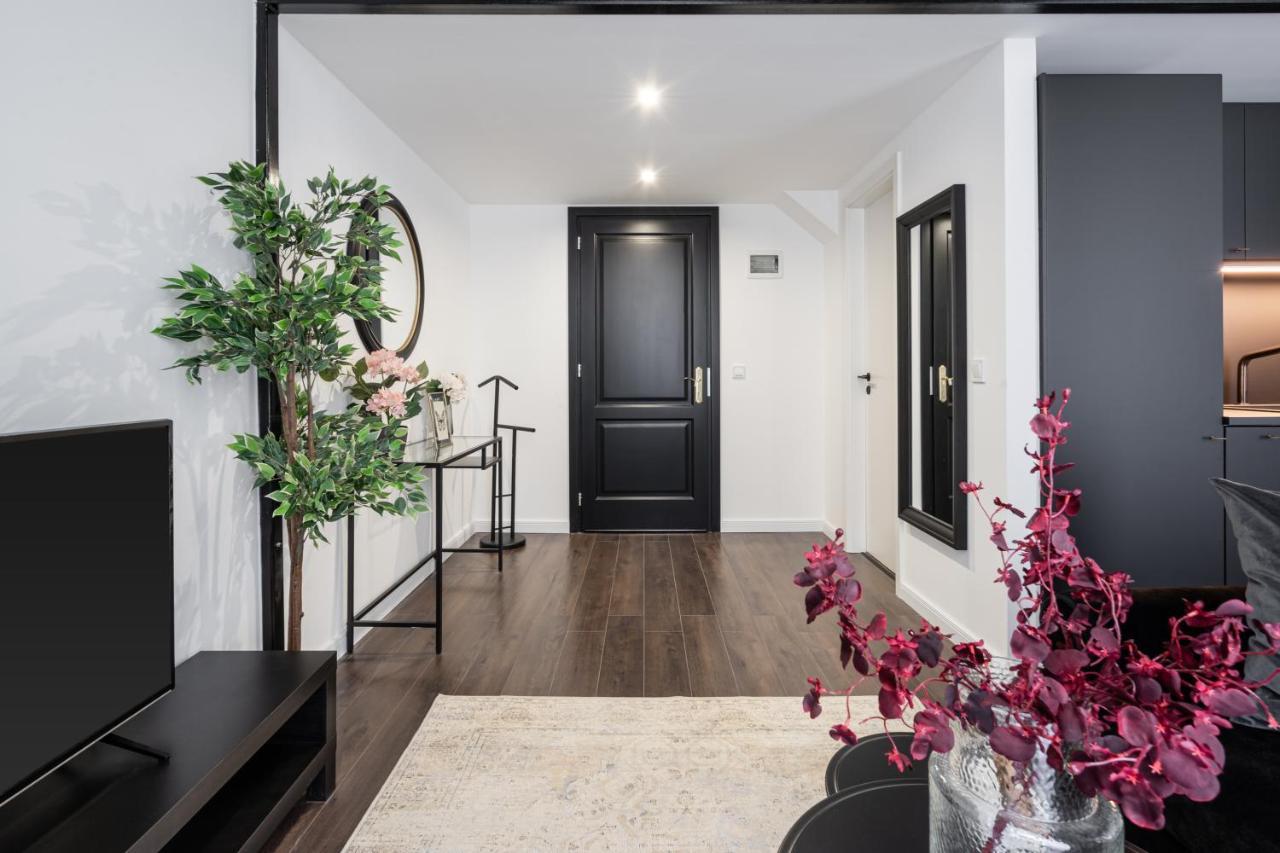 E41 - Trendy Boutique Apartments - Prime Spot By Bqa Budapest Exteriör bild